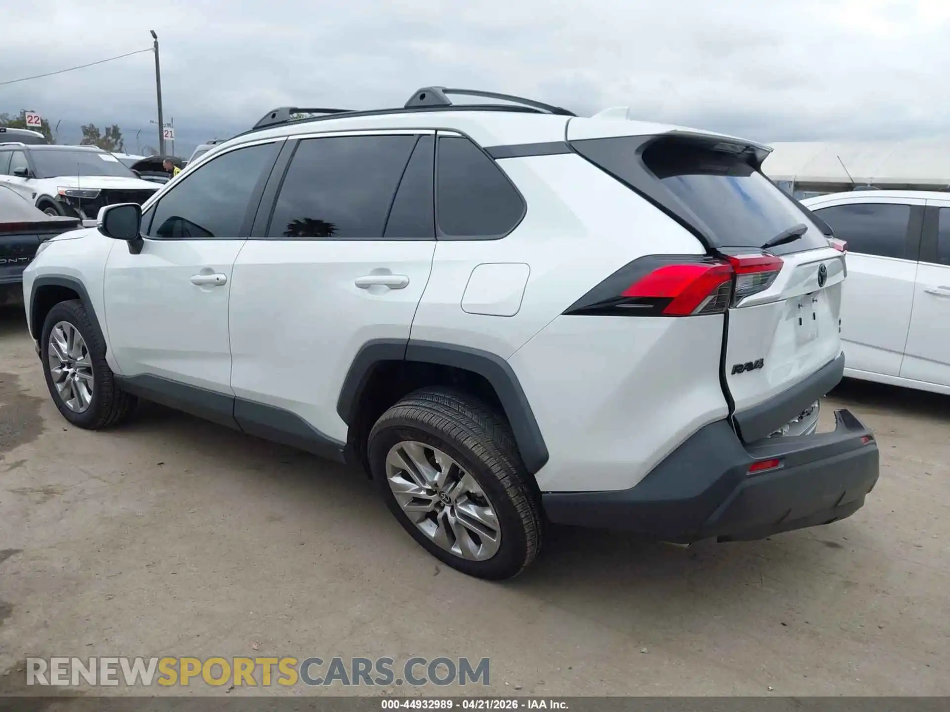 3 Фотография поврежденного автомобиля 2T3A1RFV2SW497415 TOYOTA RAV4 2025