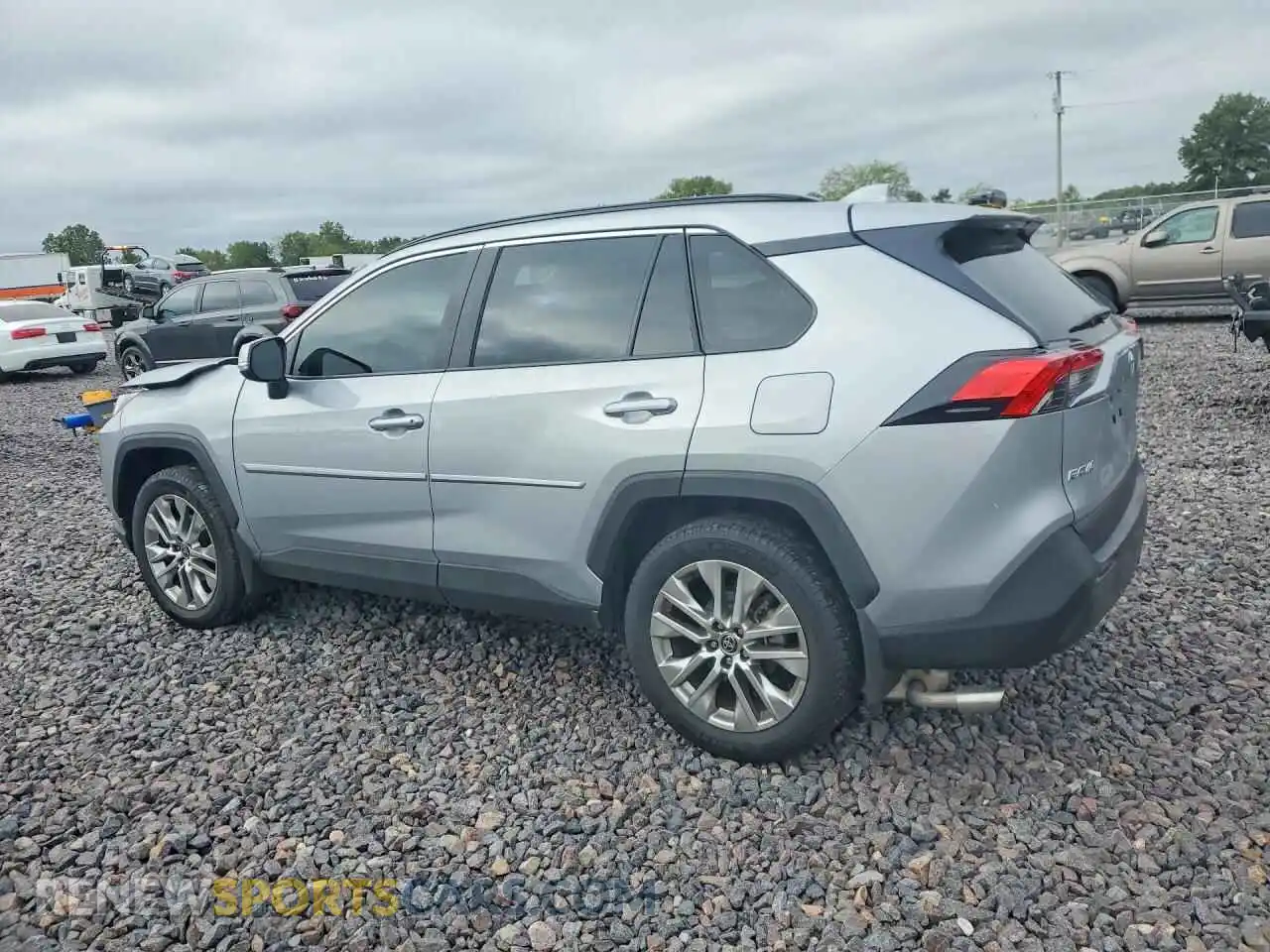 2 fotografías del automóvil dañado 2T3A1RFV3SW532513 TOYOTA RAV4 2025
