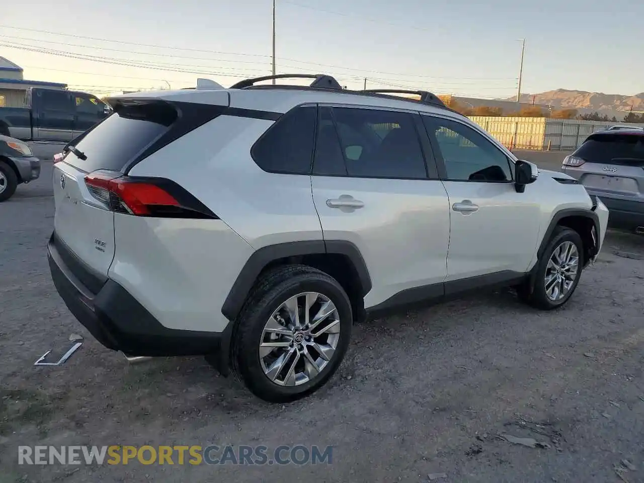 3 Фотография поврежденного автомобиля 2T3A1RFV8SW561408 TOYOTA RAV4 2025