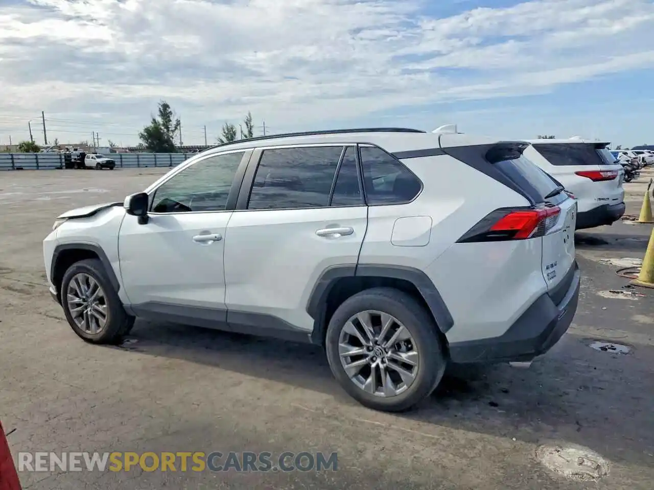 2 Photograph of a damaged car 2T3A1RFV9SW557514 TOYOTA RAV4 2025