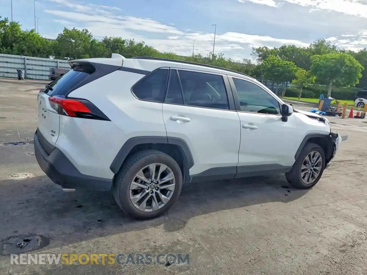3 Photograph of a damaged car 2T3A1RFV9SW557514 TOYOTA RAV4 2025