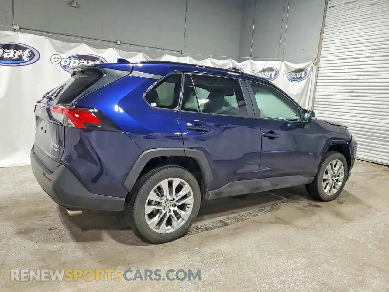 3 Photograph of a damaged car 2T3A1RFVXSW606946 TOYOTA RAV4 2025
