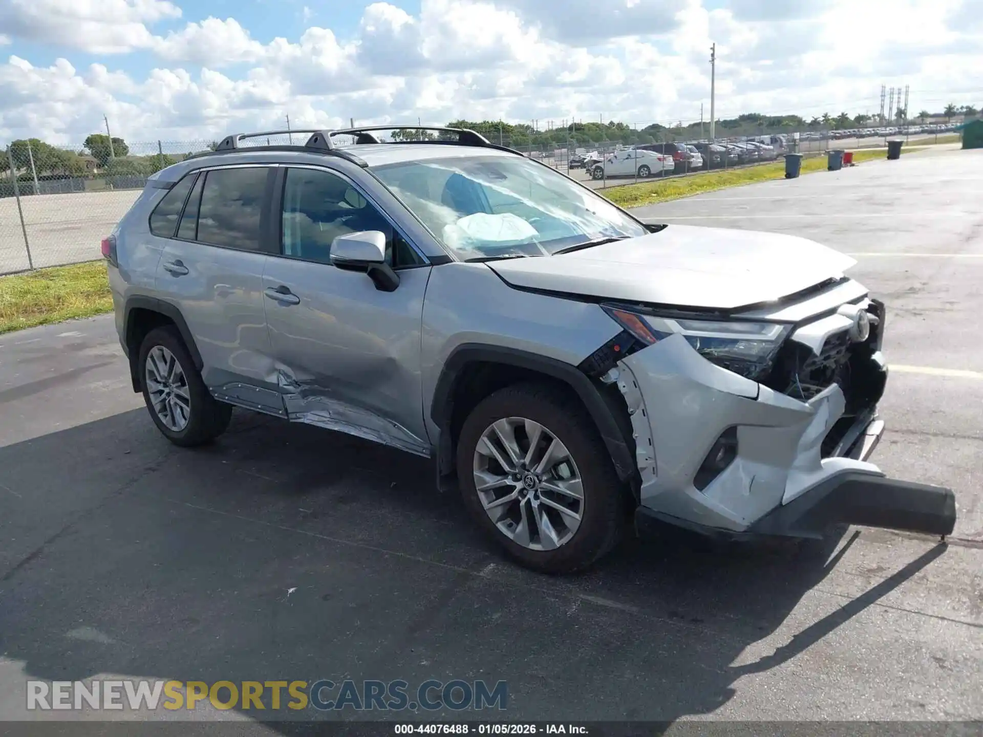 1 Фотография поврежденного автомобиля 2T3C1RFV6SW400452 TOYOTA RAV4 2025