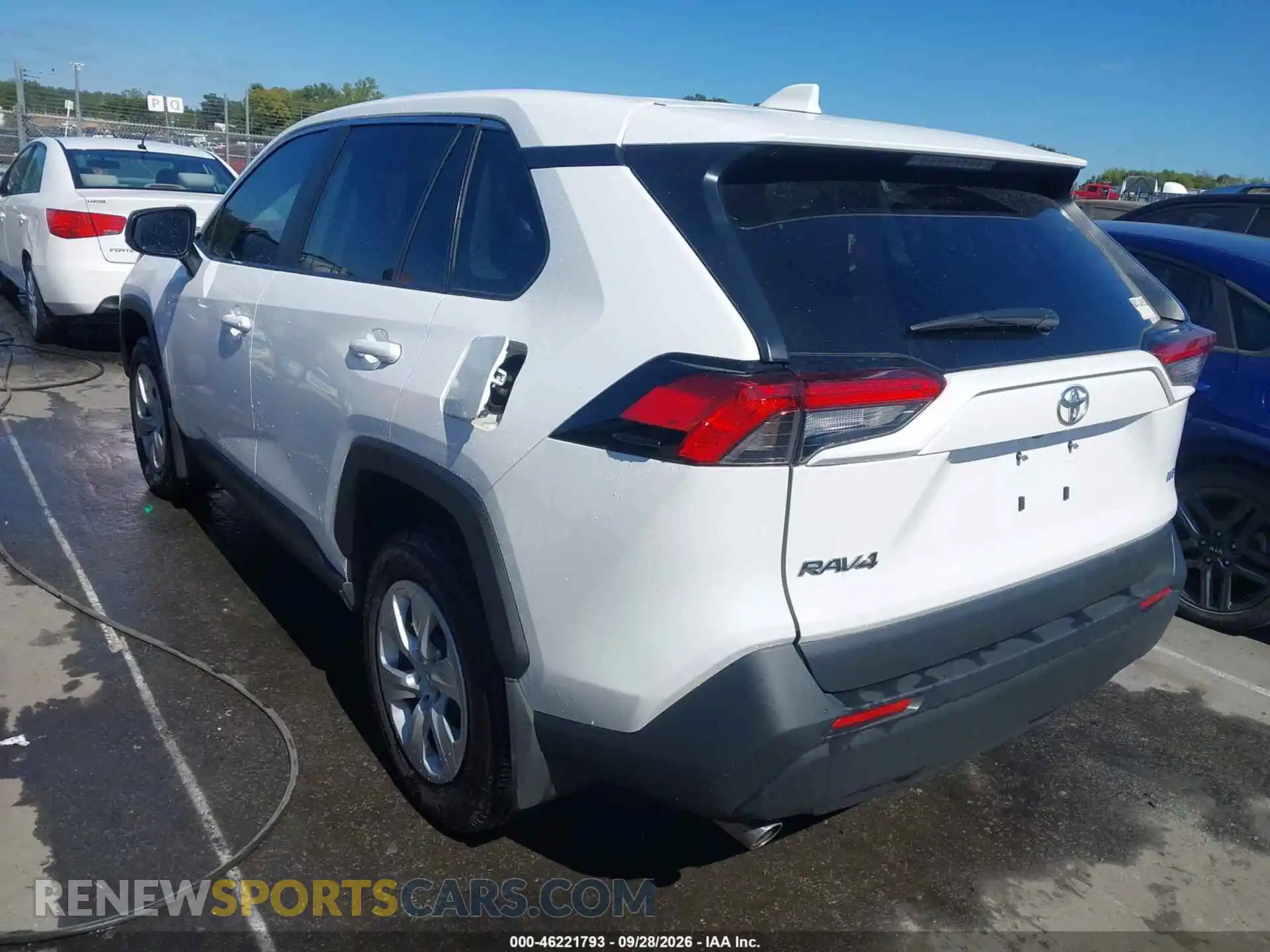 3 Фотография поврежденного автомобиля 2T3H1RFV6SC354595 TOYOTA RAV4 2025