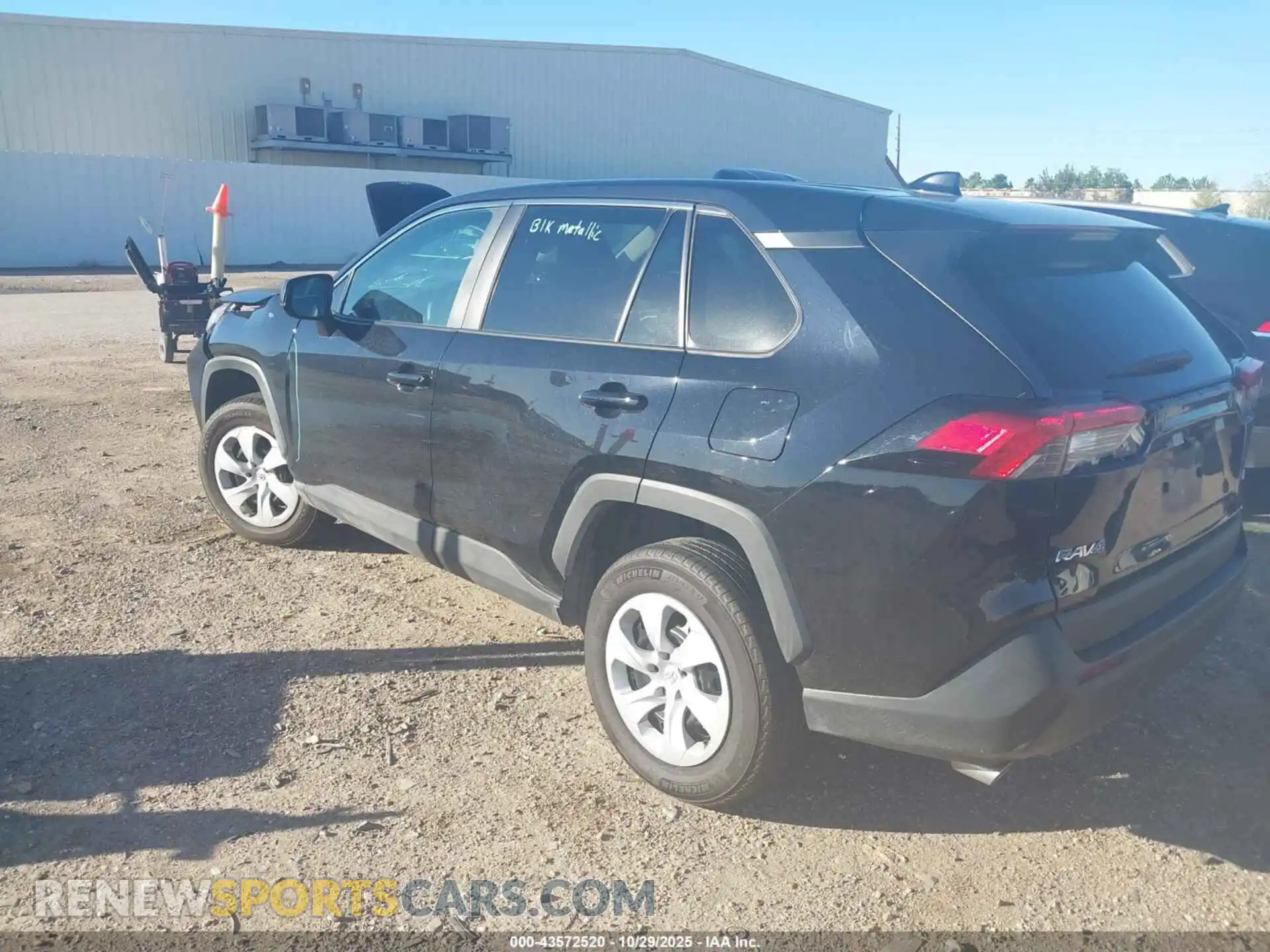 3 Photograph of a damaged car 2T3H1RFV9SW372071 TOYOTA RAV4 2025
