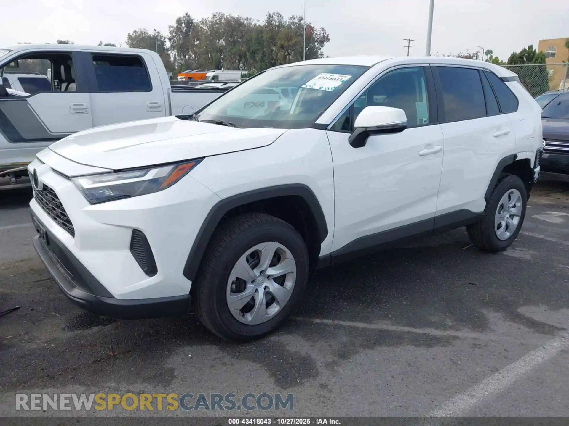 2 fotografías del automóvil dañado 2T3K1RFV0SW413967 TOYOTA RAV4 2025