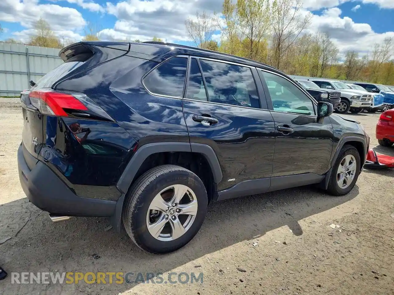 3 Фотография поврежденного автомобиля 2T3LWRFV1SW256472 TOYOTA RAV4 2025