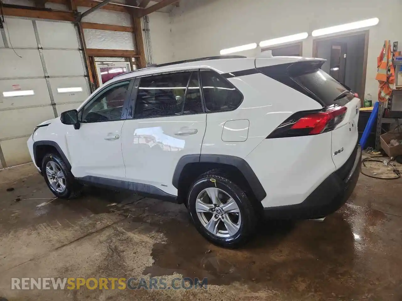 2 Photograph of a damaged car 2T3LWRFV9SW255795 TOYOTA RAV4 2025