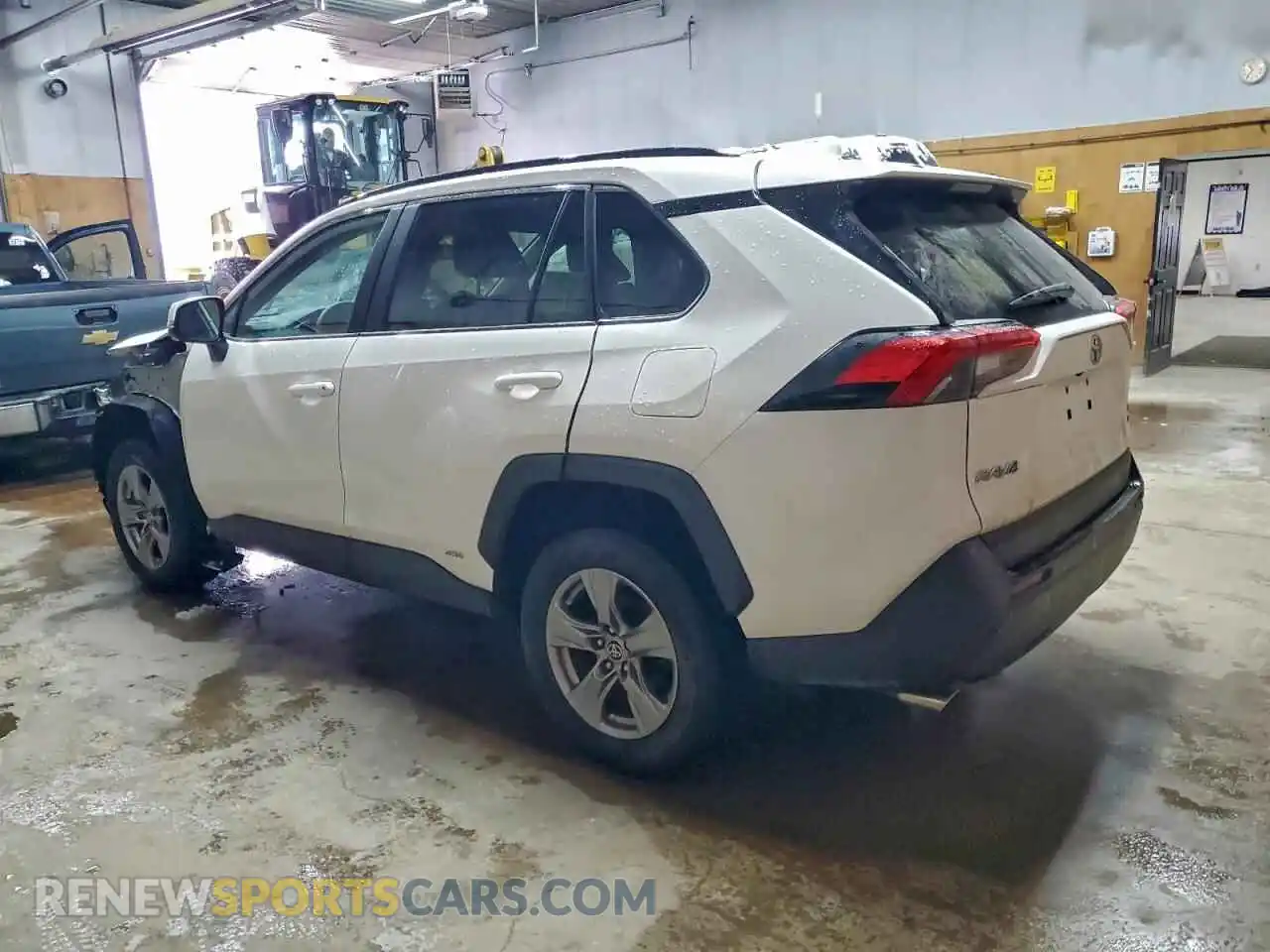 2 fotografías del automóvil dañado 2T3MWRFV3SW260477 TOYOTA RAV4 2025