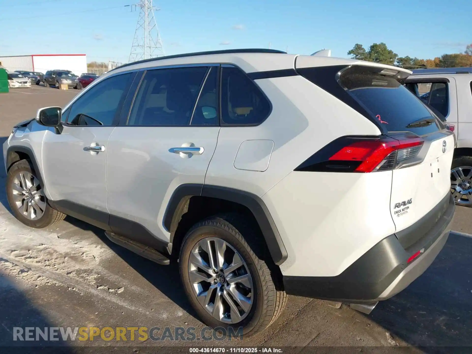 3 Фотография поврежденного автомобиля 2T3N1RFV7SW596782 TOYOTA RAV4 2025