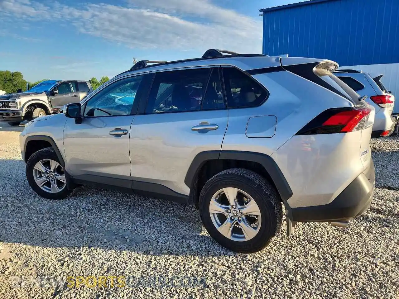 2 Фотография поврежденного автомобиля 2T3P1RFV0SW615519 TOYOTA RAV4 2025