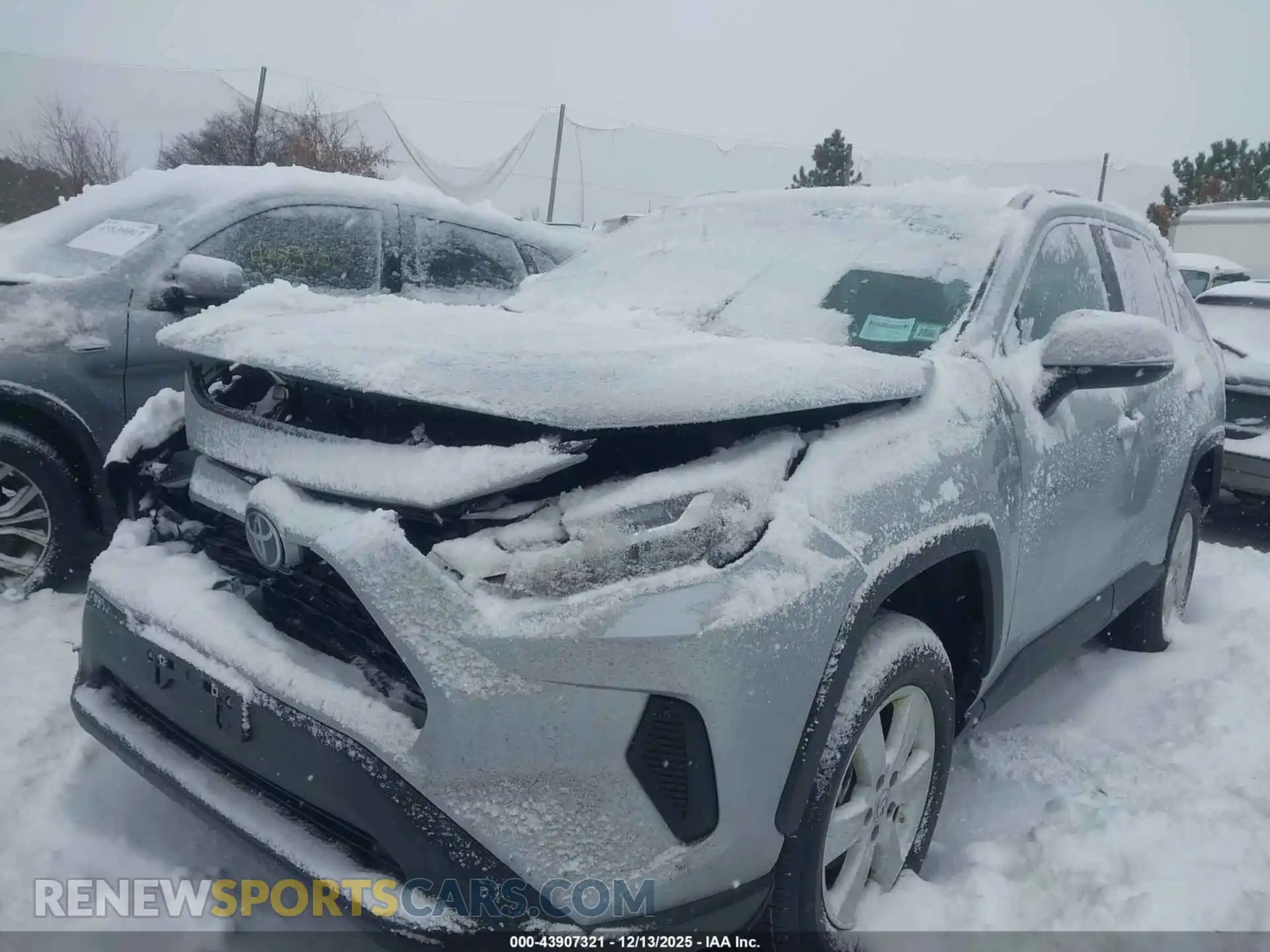 2 Photograph of a damaged car 2T3P1RFV0SW617934 TOYOTA RAV4 2025