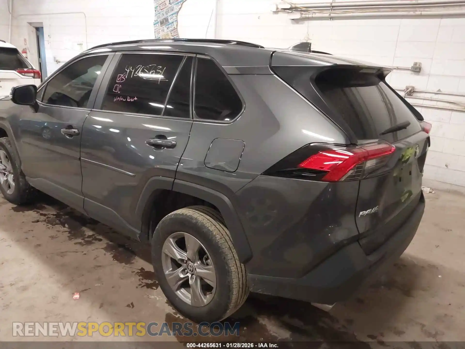 3 fotografías del automóvil dañado 2T3P1RFV2SW496355 TOYOTA RAV4 2025