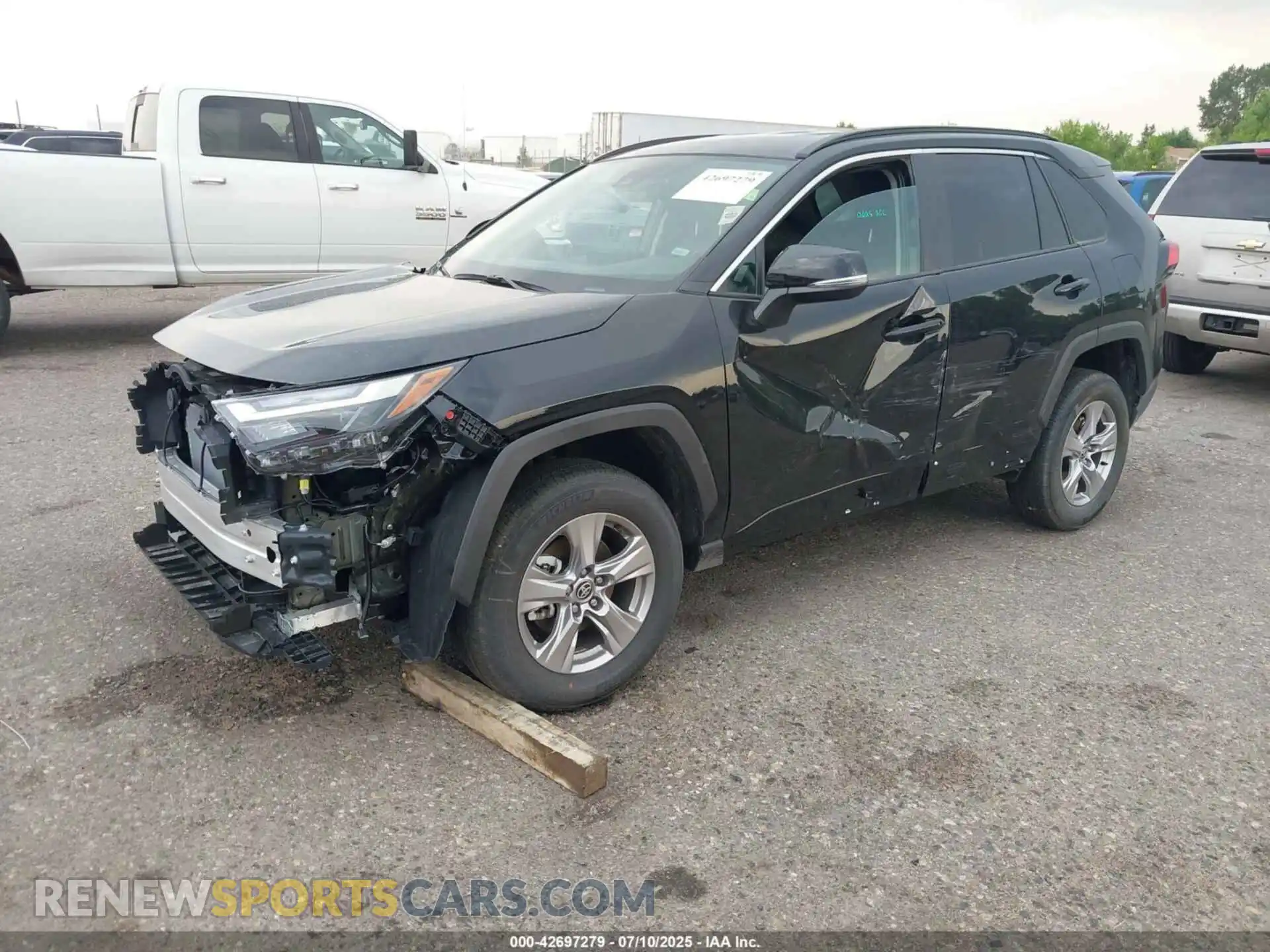 2 Photograph of a damaged car 2T3P1RFV2SW541567 TOYOTA RAV4 2025