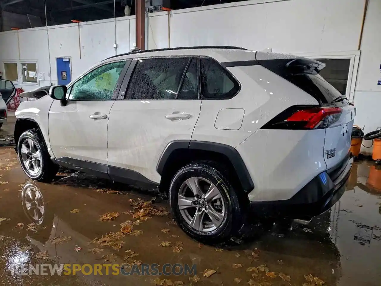 2 Фотография поврежденного автомобиля 2T3P1RFV3SW594276 TOYOTA RAV4 2025