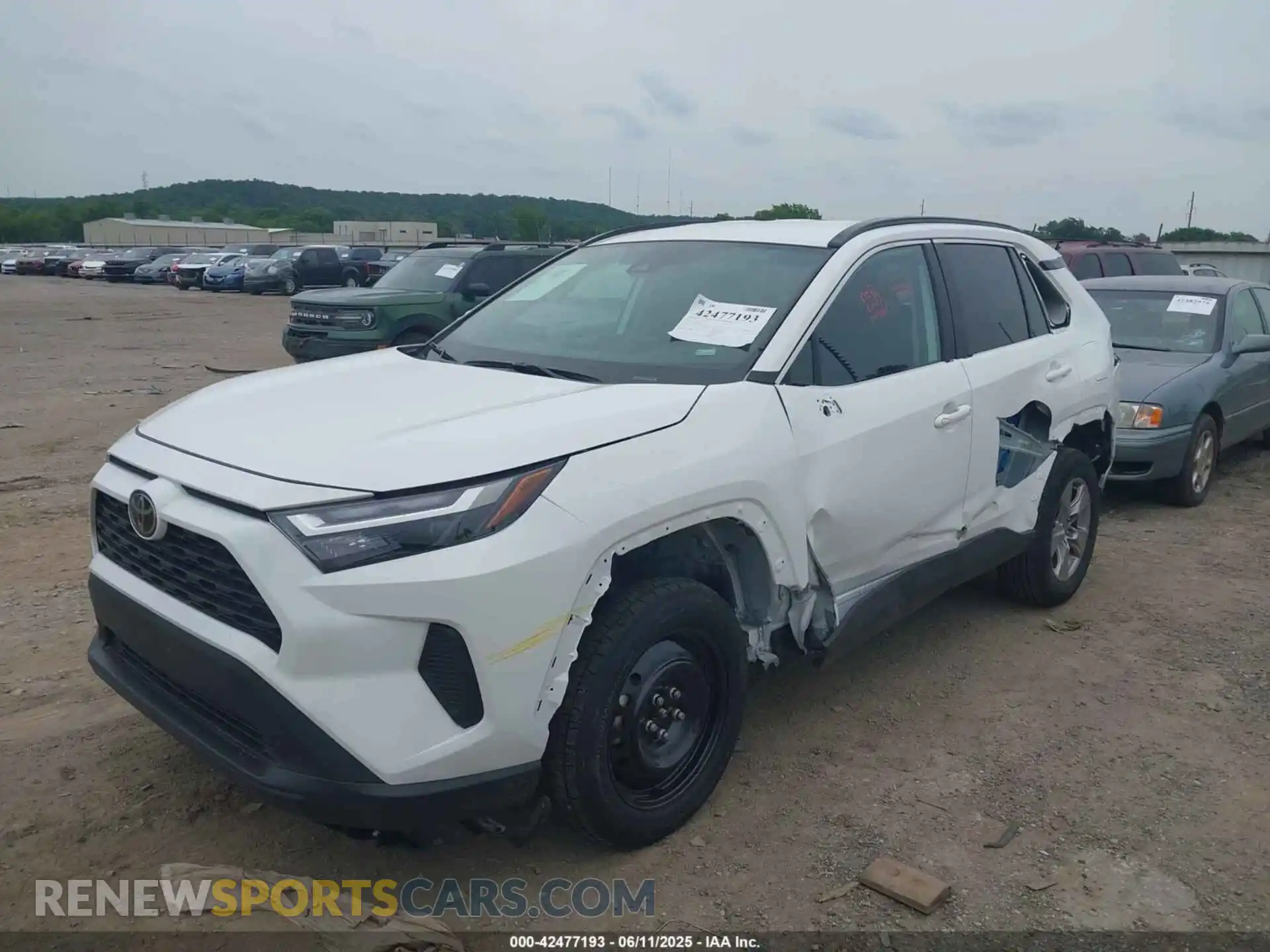 2 Photograph of a damaged car 2T3P1RFV4SW515617 TOYOTA RAV4 2025