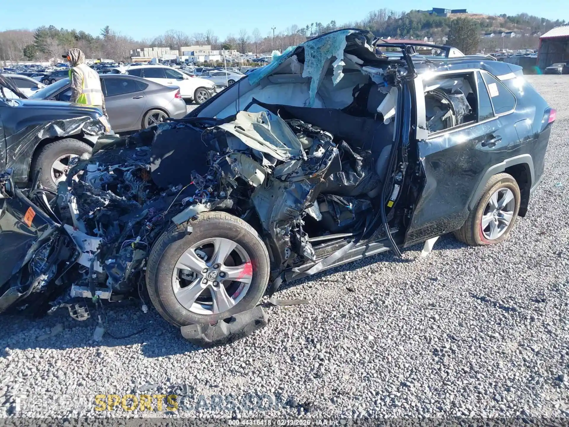 2 fotografías del automóvil dañado 2T3P1RFV4SW614714 TOYOTA RAV4 2025