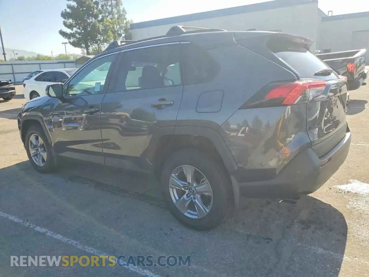 2 fotografías del automóvil dañado 2T3P1RFV4SW632971 TOYOTA RAV4 2025