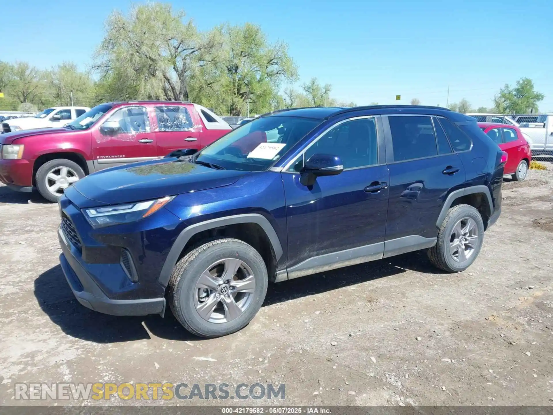 2 Photograph of a damaged car 2T3P1RFV6SW502464 TOYOTA RAV4 2025