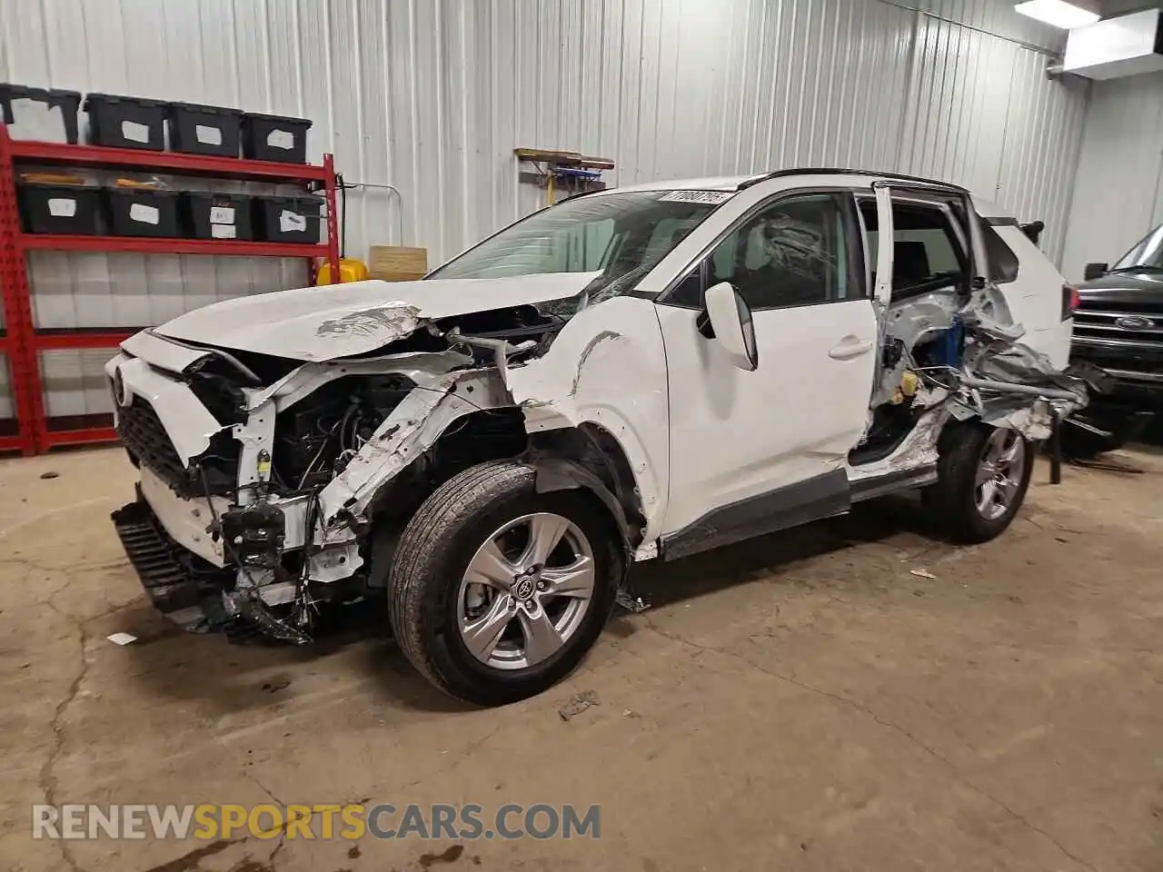 1 Фотография поврежденного автомобиля 2T3P1RFV8SW508556 TOYOTA RAV4 2025