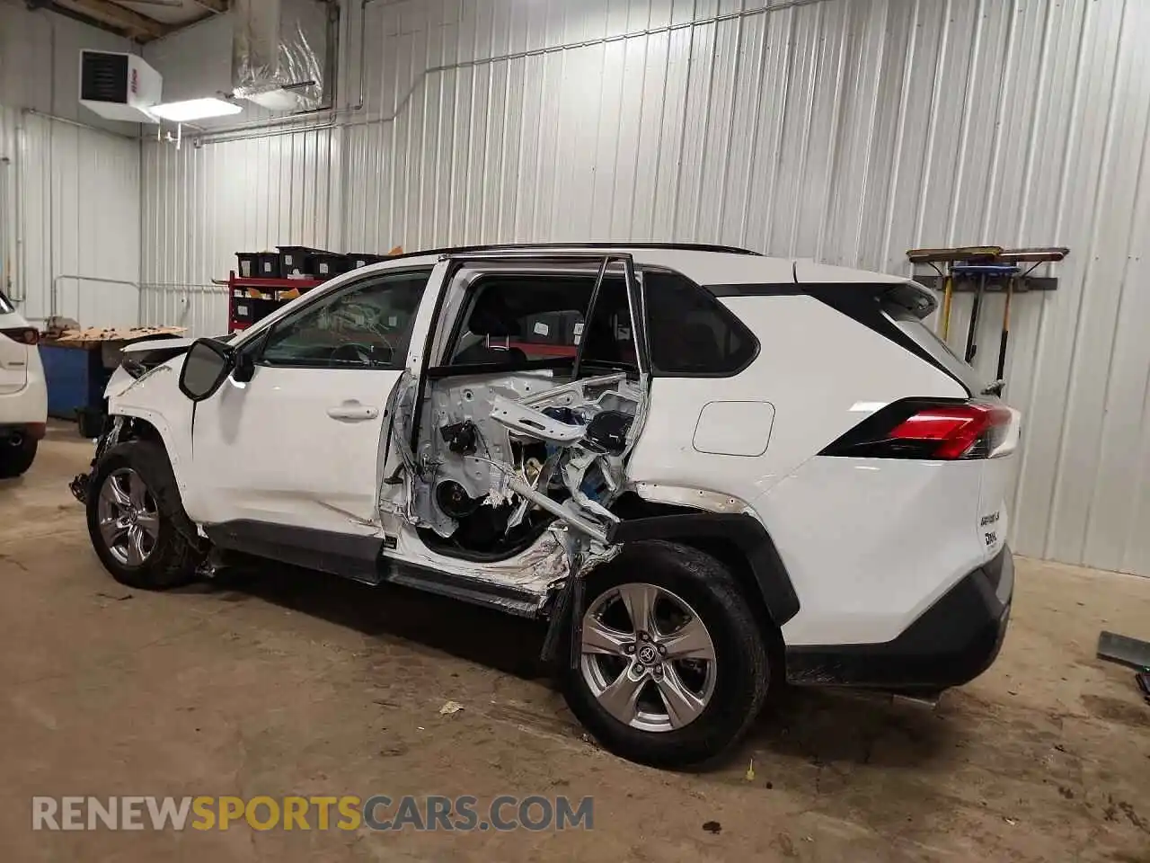 2 Фотография поврежденного автомобиля 2T3P1RFV8SW508556 TOYOTA RAV4 2025