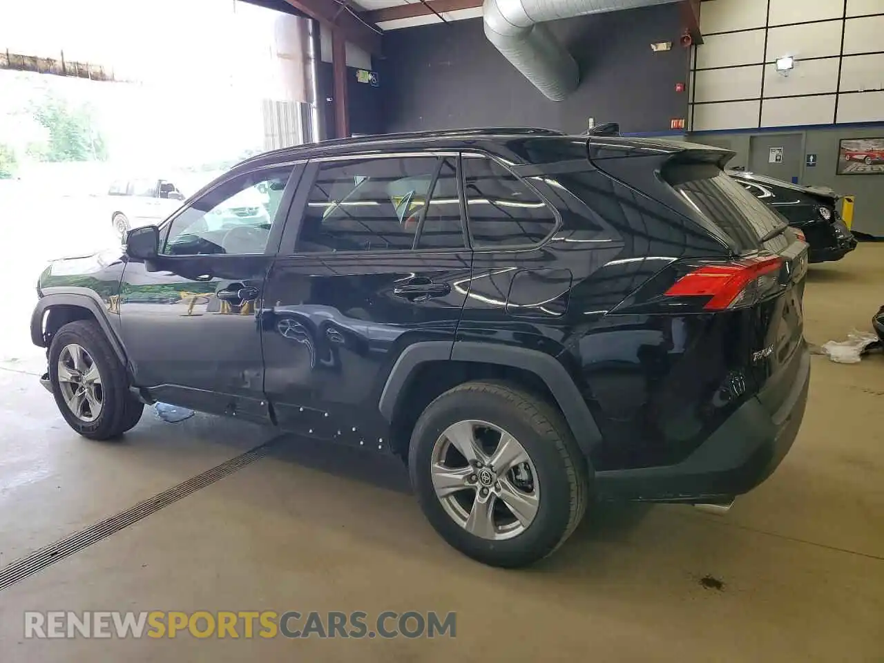 2 fotografías del automóvil dañado 2T3P1RFV8SW556252 TOYOTA RAV4 2025