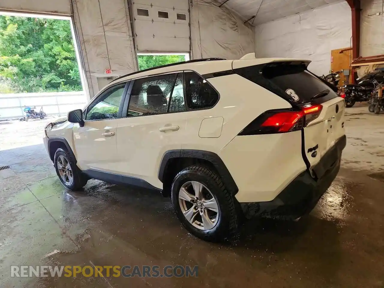 2 Photograph of a damaged car 2T3P1RFV9SW569737 TOYOTA RAV4 2025
