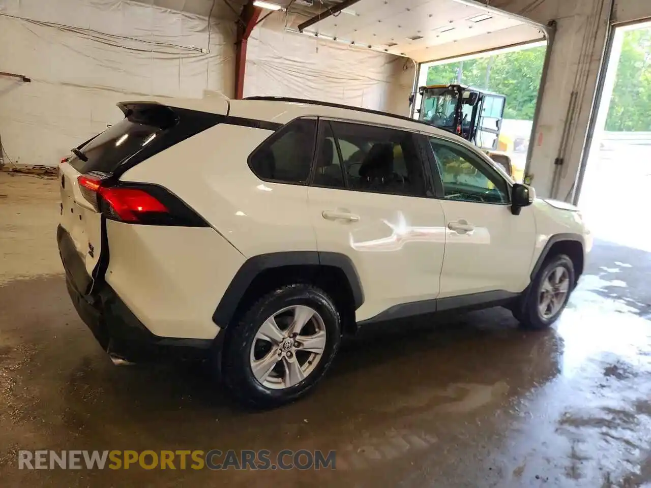3 Photograph of a damaged car 2T3P1RFV9SW569737 TOYOTA RAV4 2025
