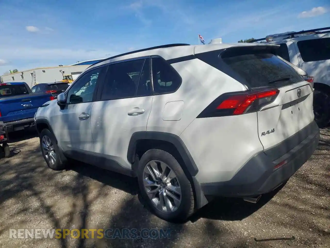 2 Photograph of a damaged car 2T3R1RFV4SW574045 TOYOTA RAV4 2025