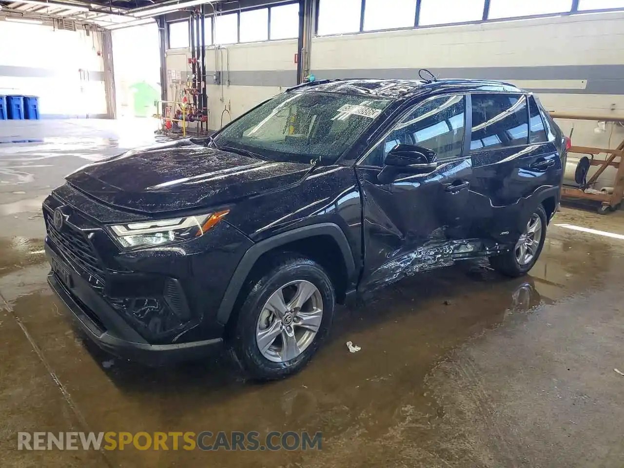 1 Photograph of a damaged car 2T3RWRFV6SW263718 TOYOTA RAV4 2025