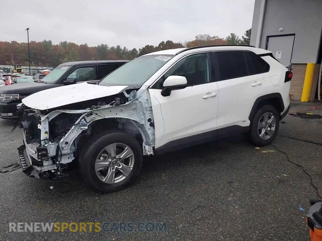 1 Photograph of a damaged car 2T3RWRFV6SW266733 TOYOTA RAV4 2025
