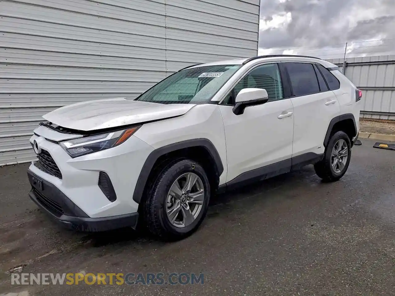 1 Photograph of a damaged car 2T3RWRFV8SW263736 TOYOTA RAV4 2025