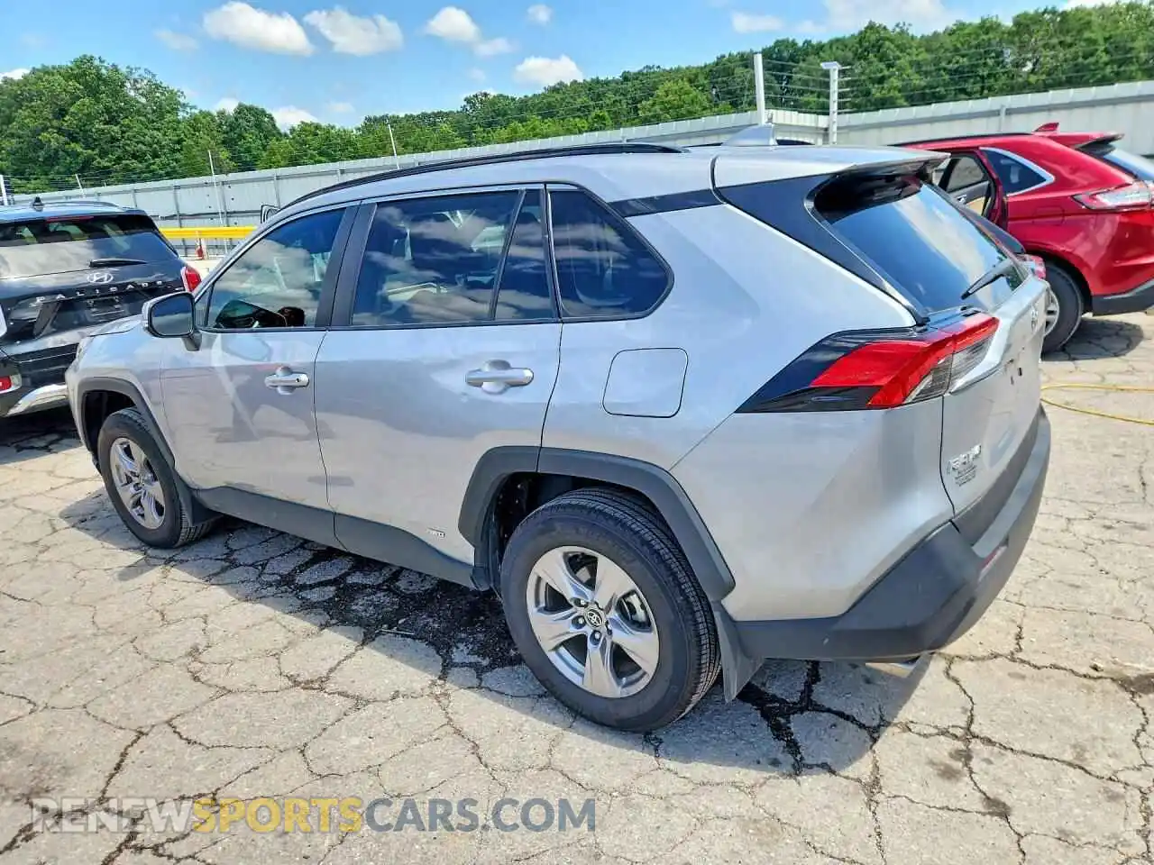 2 fotografías del automóvil dañado 2T3RWRFV9SW253992 TOYOTA RAV4 2025