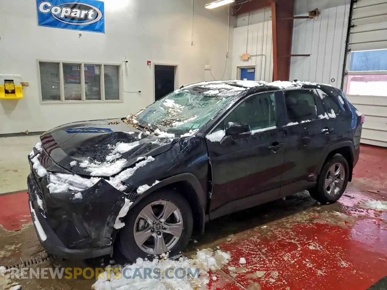 1 Photograph of a damaged car 2T3RWRFV9SW266824 TOYOTA RAV4 2025