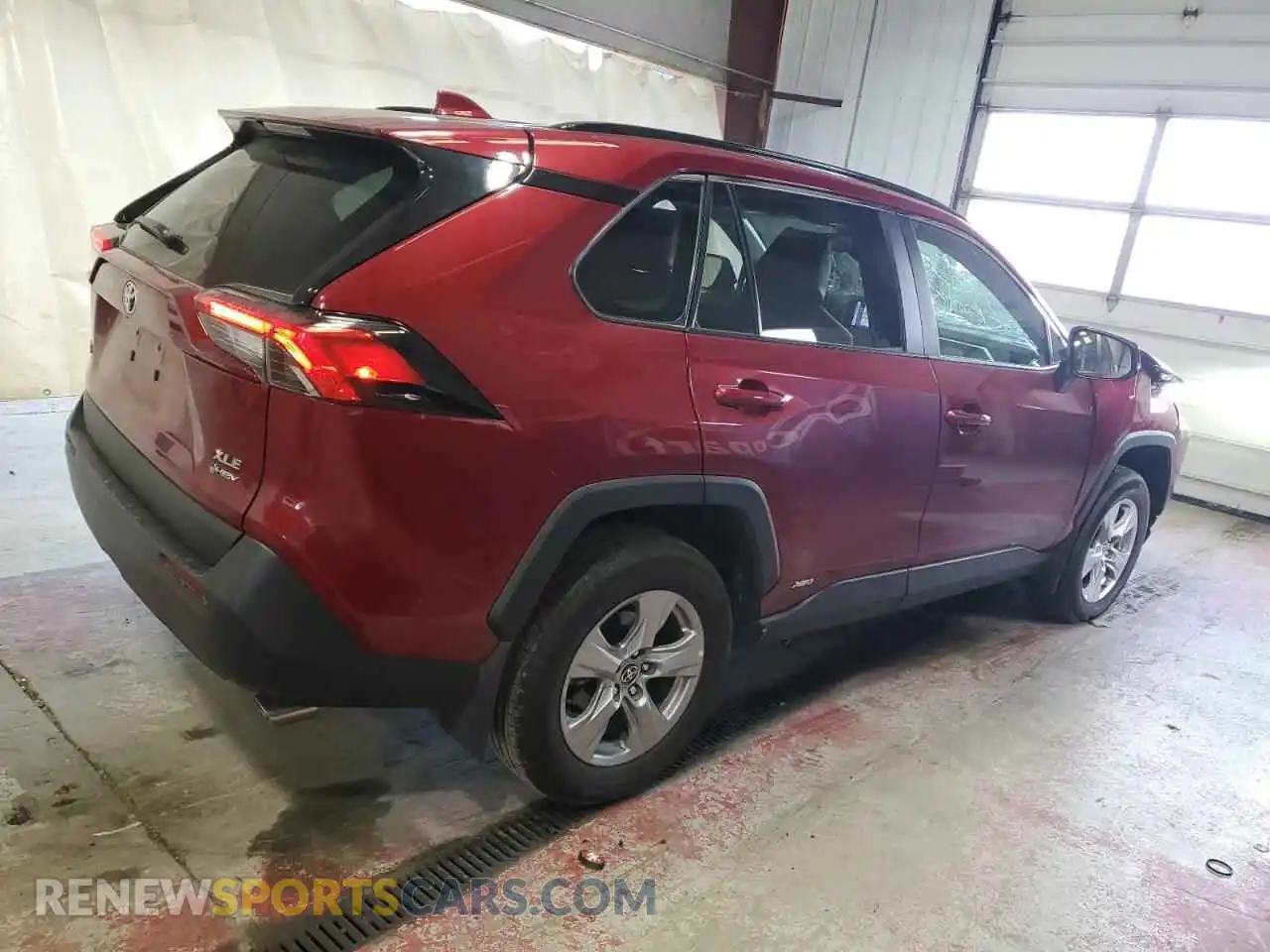 3 Photograph of a damaged car 2T3RWRFV9SW267097 TOYOTA RAV4 2025