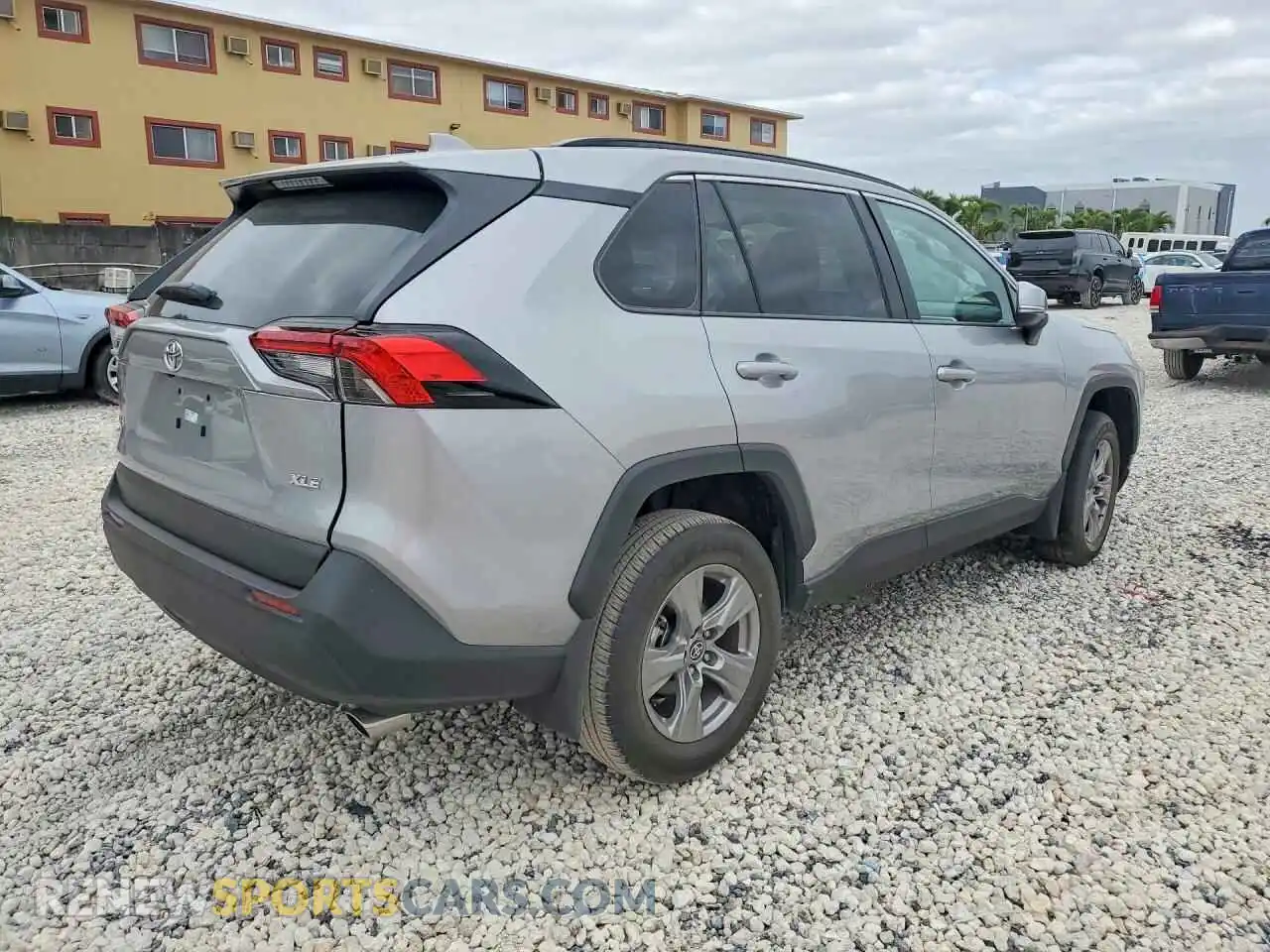3 Фотография поврежденного автомобиля 2T3W1RFV0SC362201 TOYOTA RAV4 2025