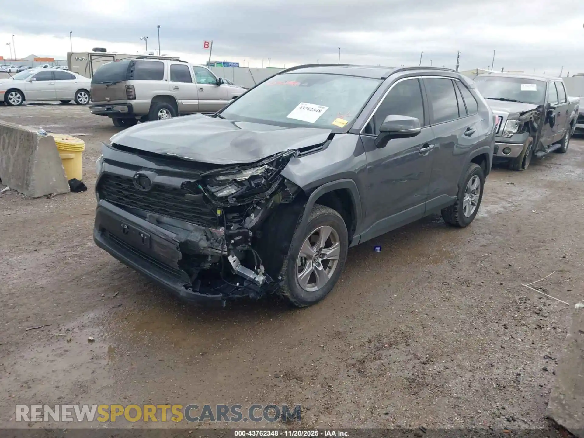 2 Photograph of a damaged car 2T3W1RFV0SW410942 TOYOTA RAV4 2025