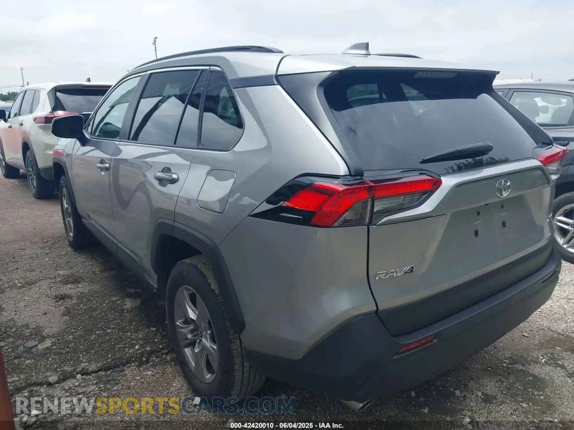 3 Photograph of a damaged car 2T3W1RFV2SC326719 TOYOTA RAV4 2025