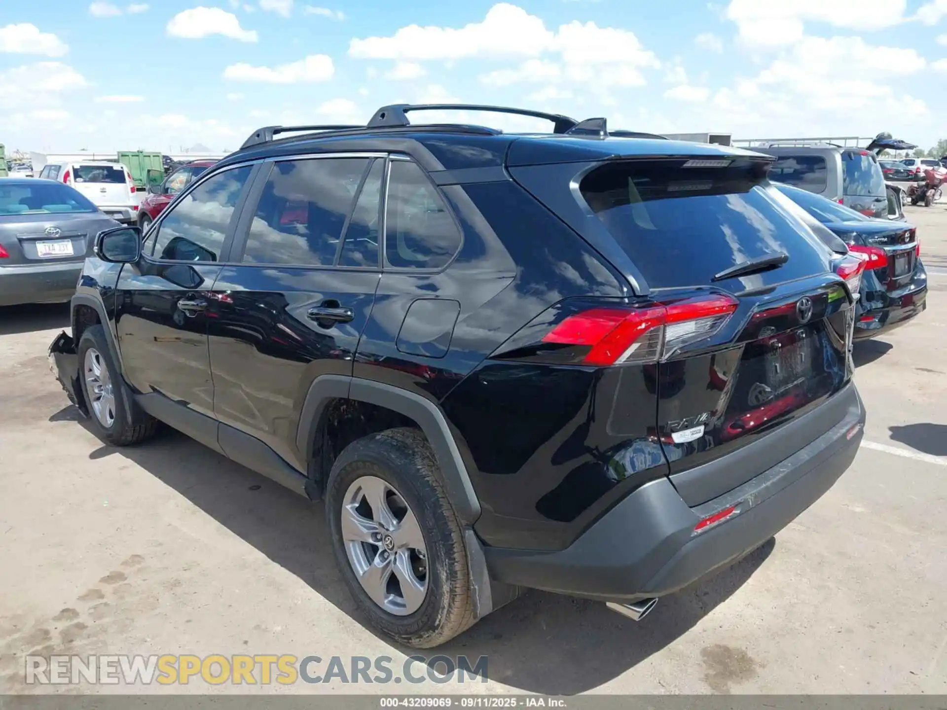 3 Фотография поврежденного автомобиля 2T3W1RFV2SW413051 TOYOTA RAV4 2025