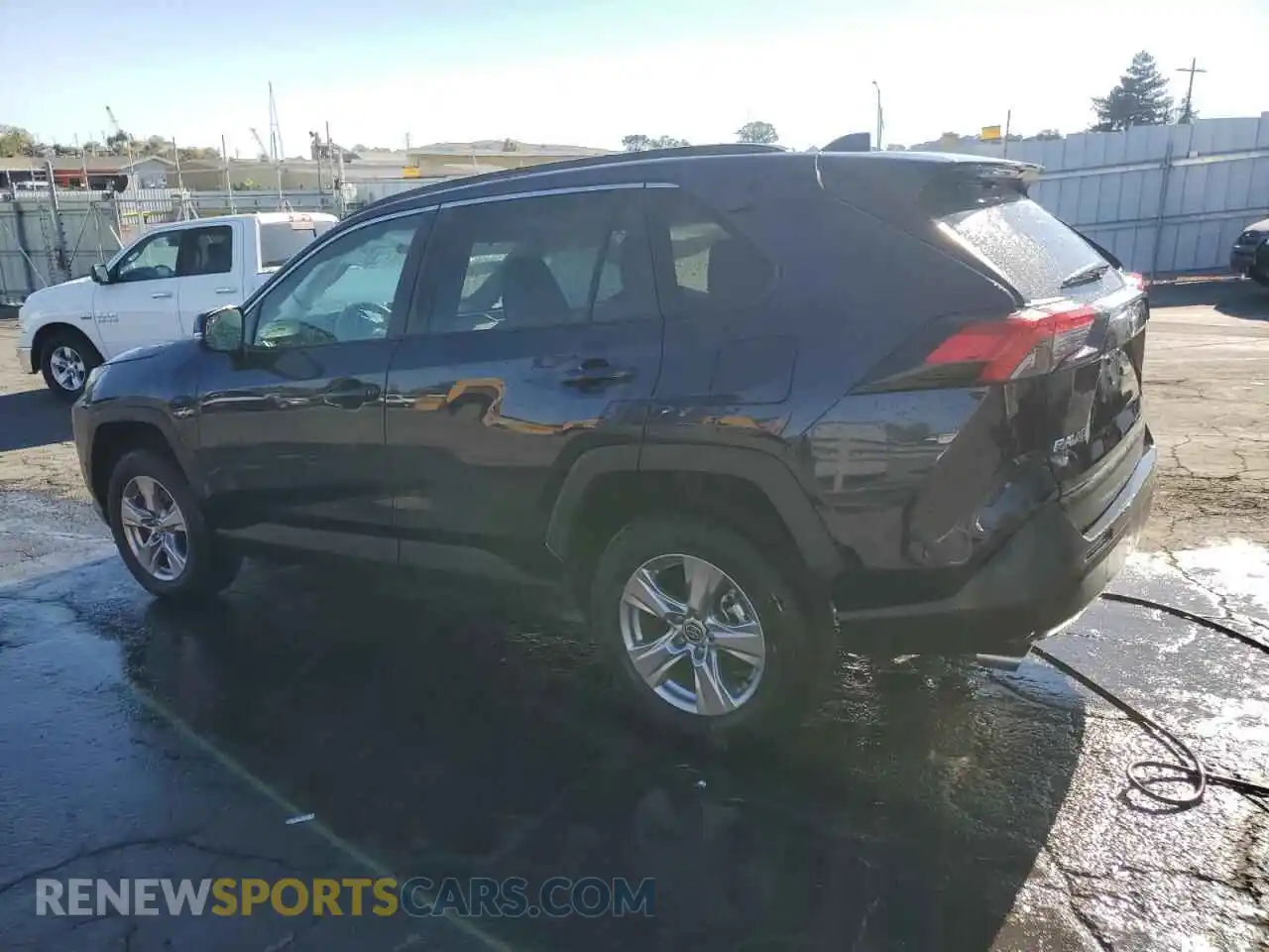 2 fotografías del automóvil dañado 2T3W1RFV3SW373532 TOYOTA RAV4 2025