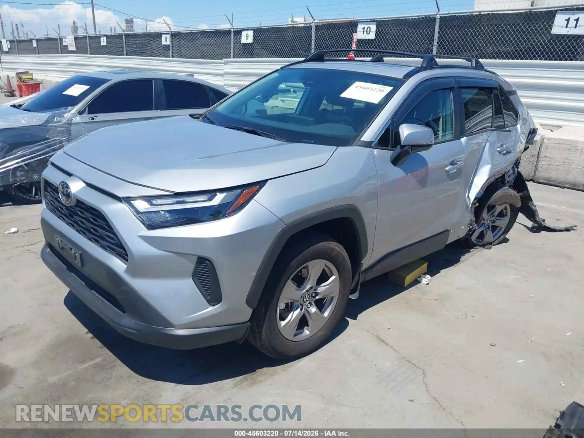 2 Фотография поврежденного автомобиля 2T3W1RFV3SW413818 TOYOTA RAV4 2025