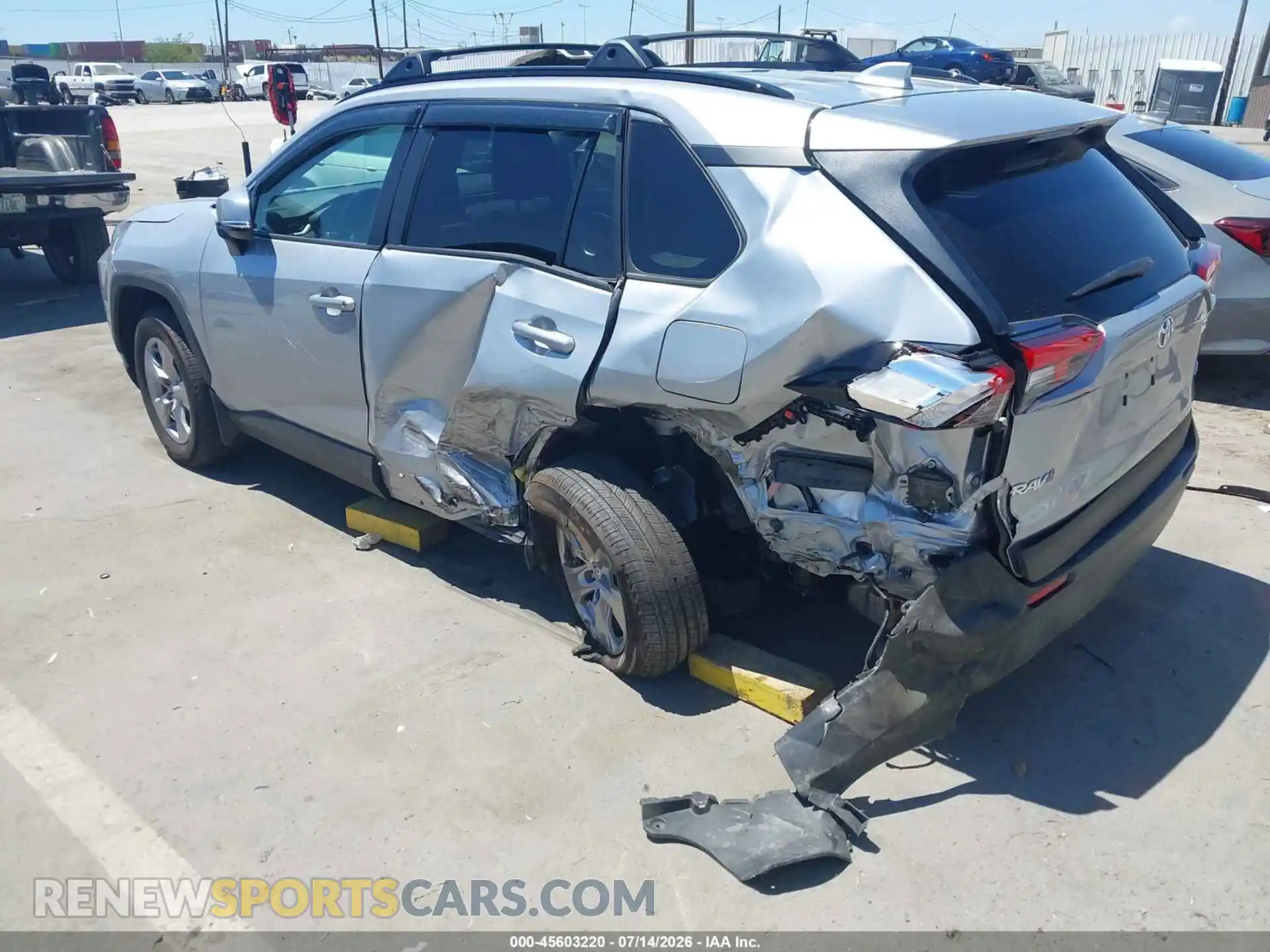 3 Фотография поврежденного автомобиля 2T3W1RFV3SW413818 TOYOTA RAV4 2025