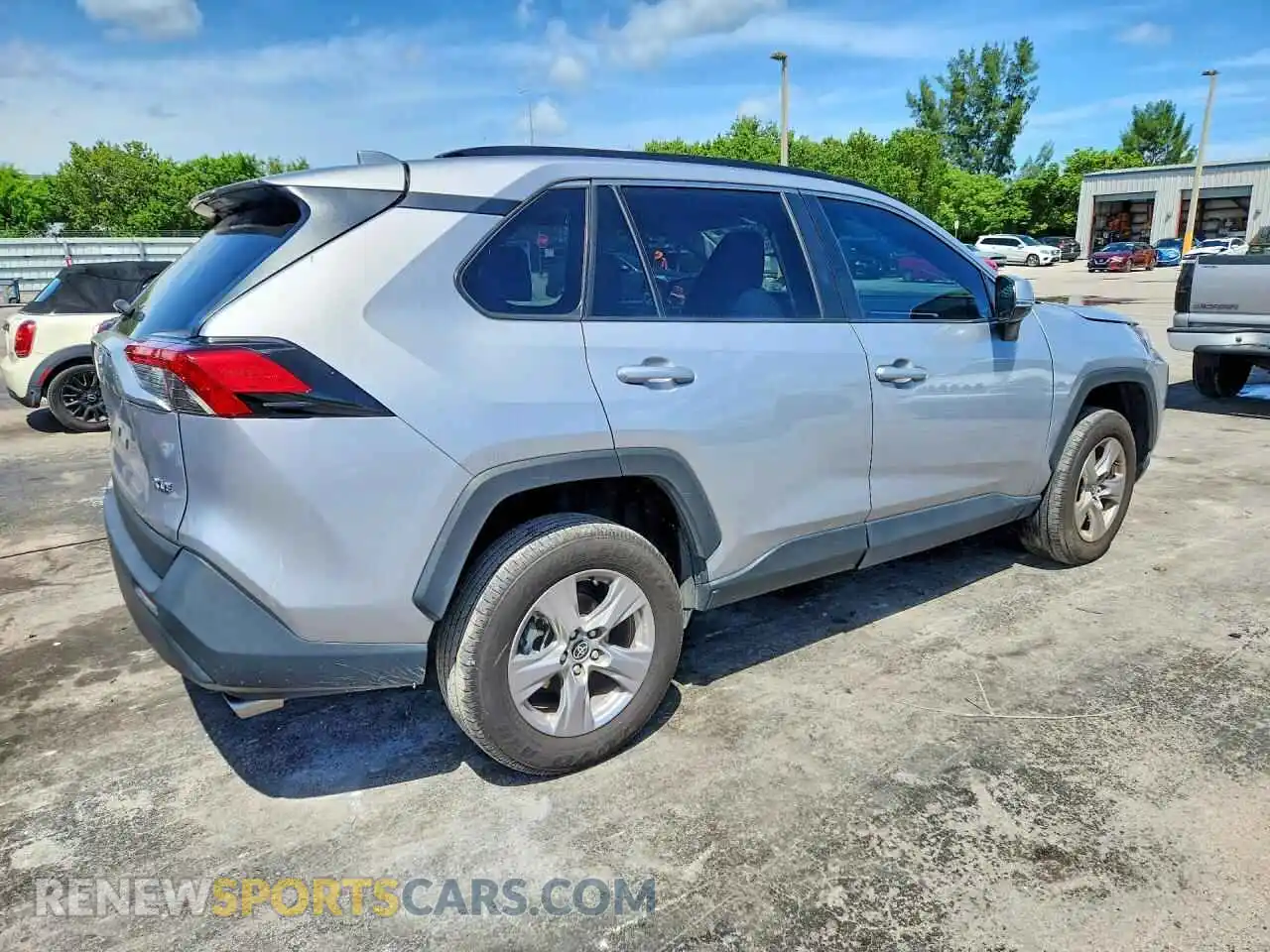 3 Фотография поврежденного автомобиля 2T3W1RFV6SC329820 TOYOTA RAV4 2025
