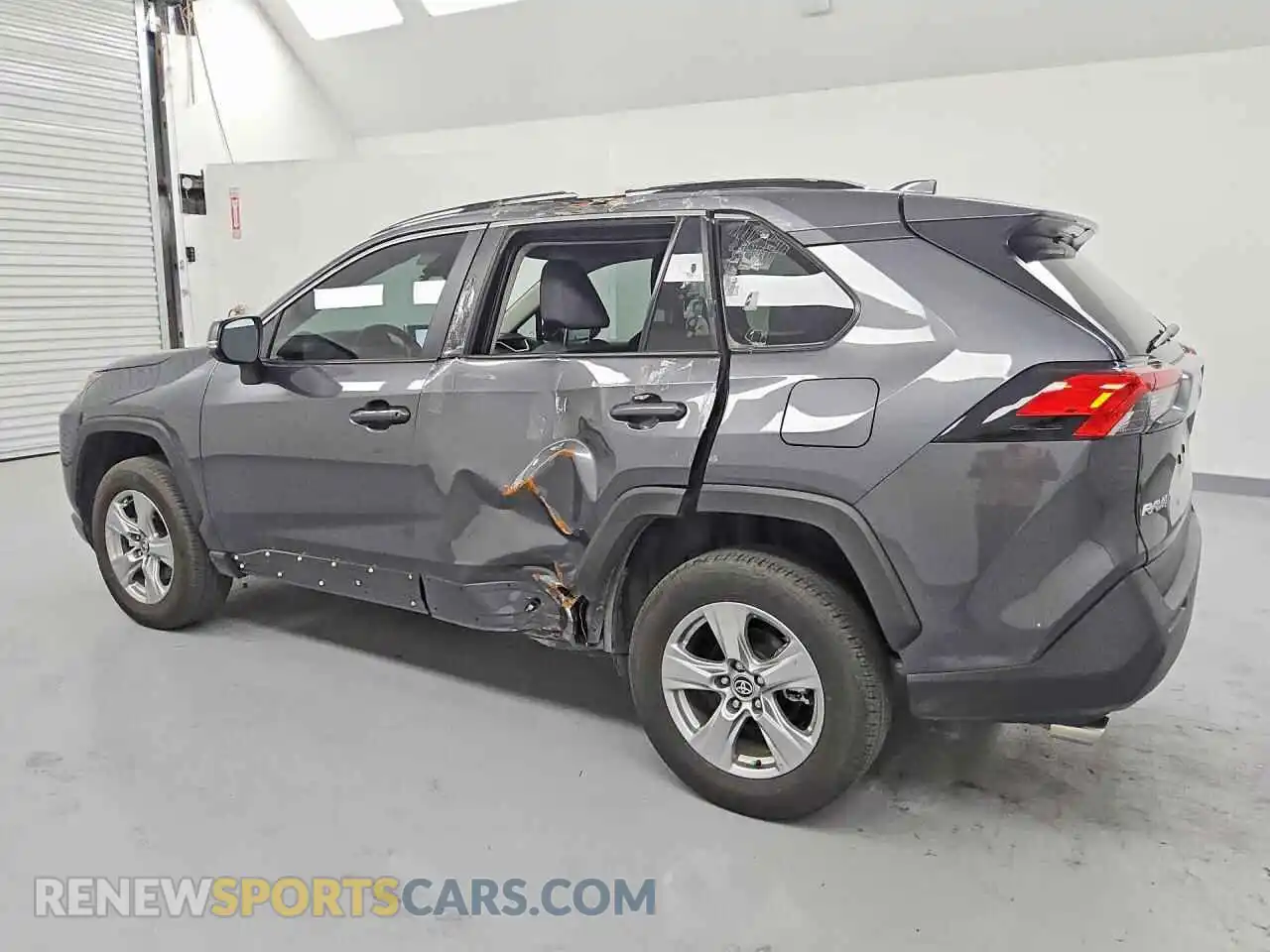 2 fotografías del automóvil dañado 2T3W1RFV6SC354233 TOYOTA RAV4 2025