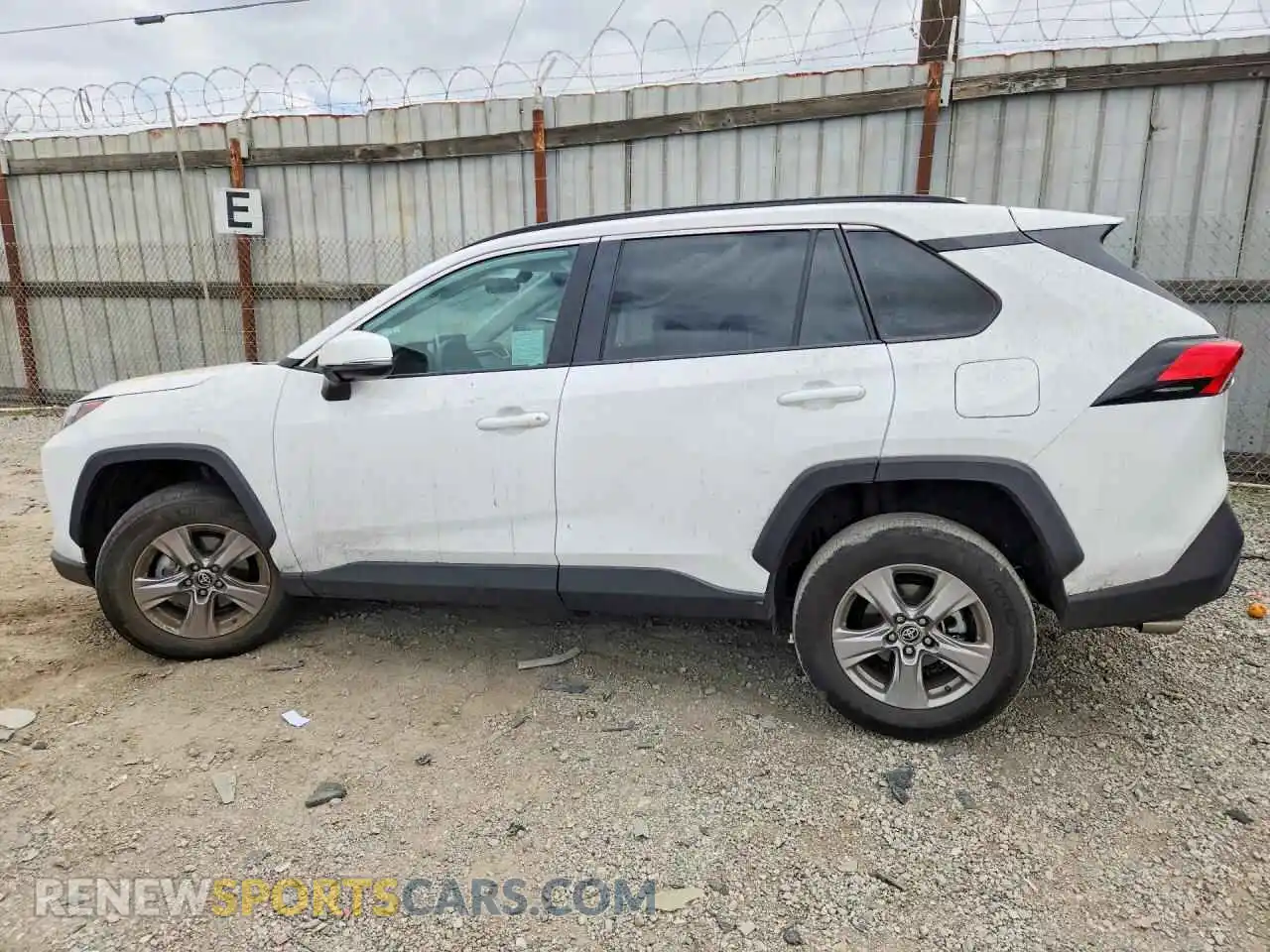 2 fotografías del automóvil dañado 2T3W1RFV7SW402479 TOYOTA RAV4 2025