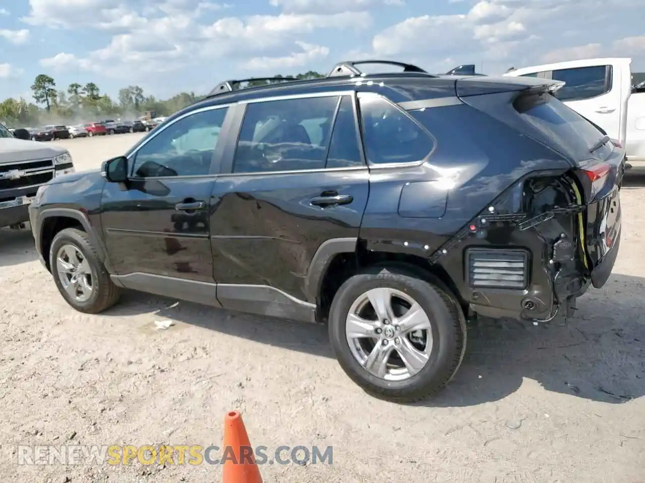 2 fotografías del automóvil dañado 2T3W1RFV8SC342388 TOYOTA RAV4 2025