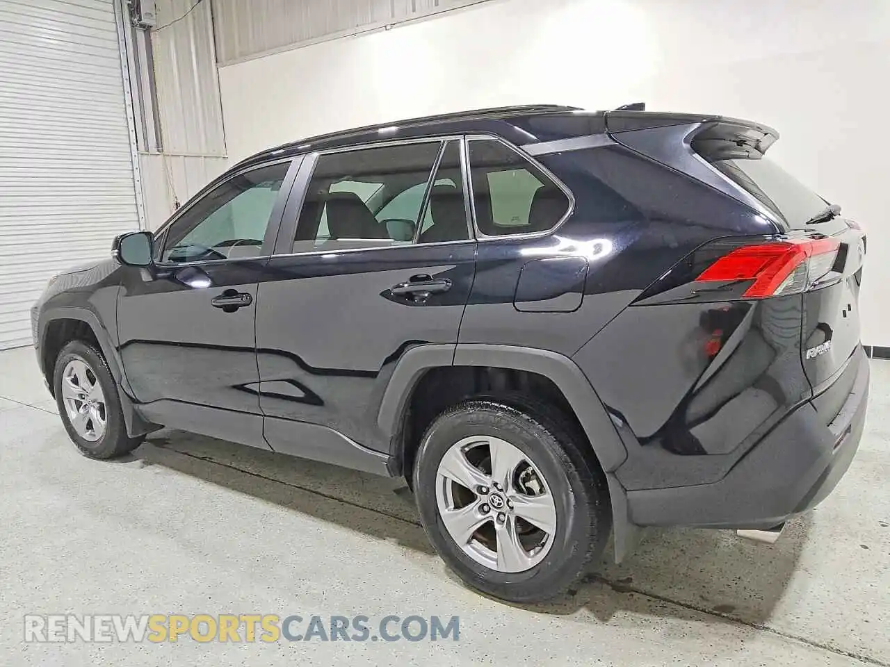 2 Фотография поврежденного автомобиля 2T3W1RFV9SC350791 TOYOTA RAV4 2025