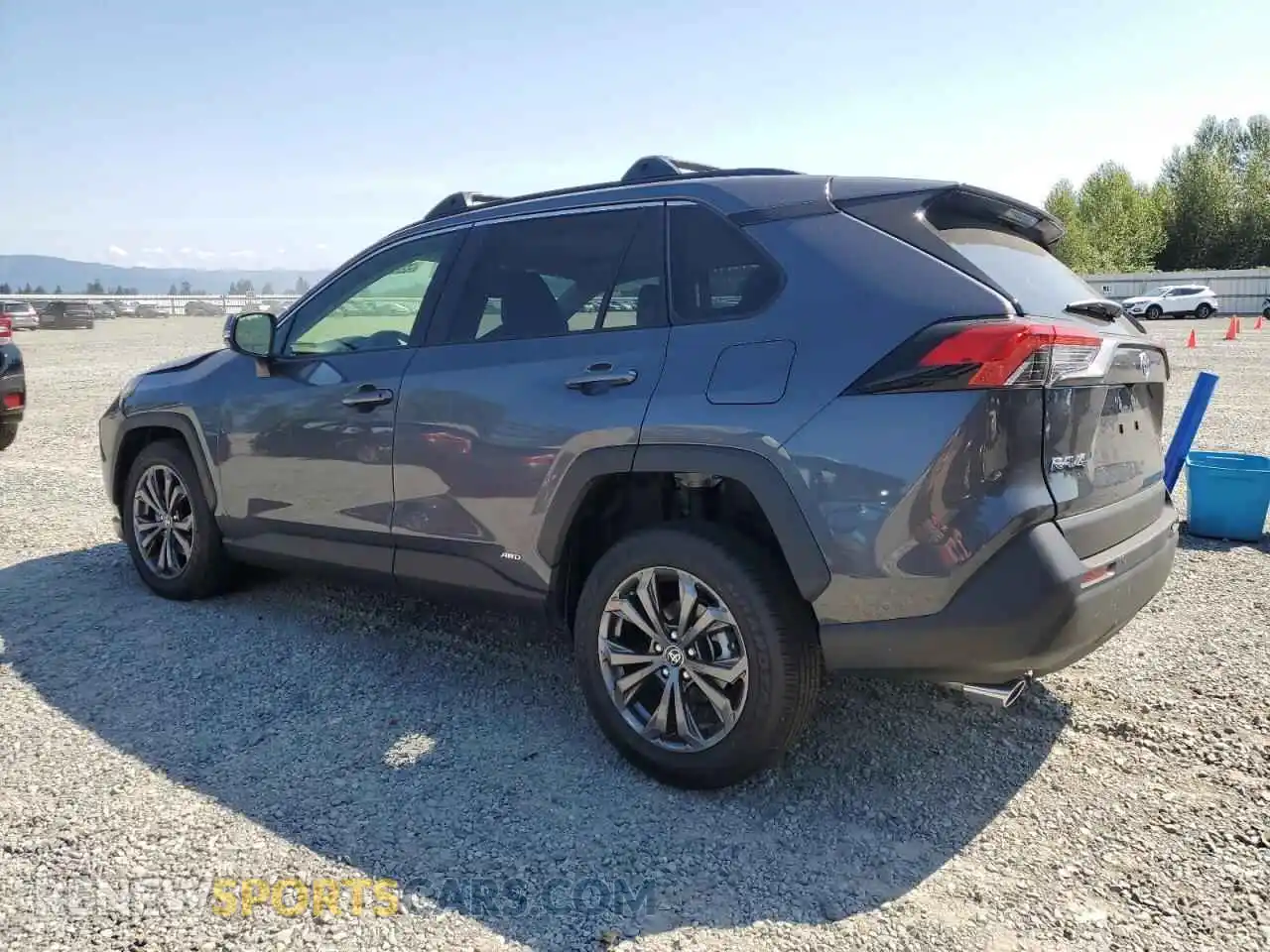 2 Фотография поврежденного автомобиля JTMB6RFV5SD164225 TOYOTA RAV4 2025