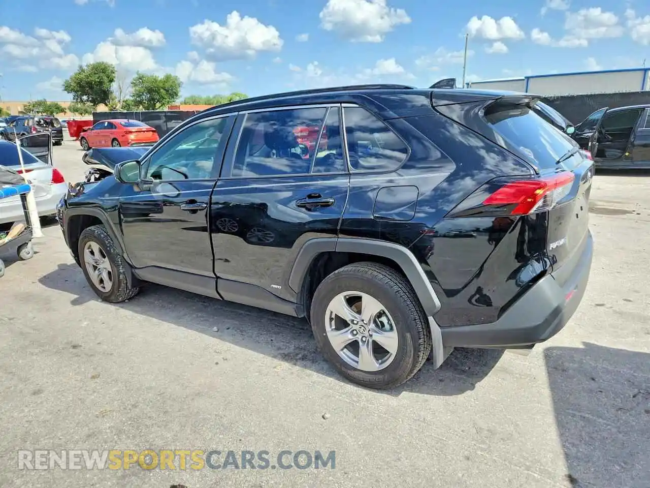 2 fotografías del automóvil dañado JTMLWRFV8SD330161 TOYOTA RAV4 2025