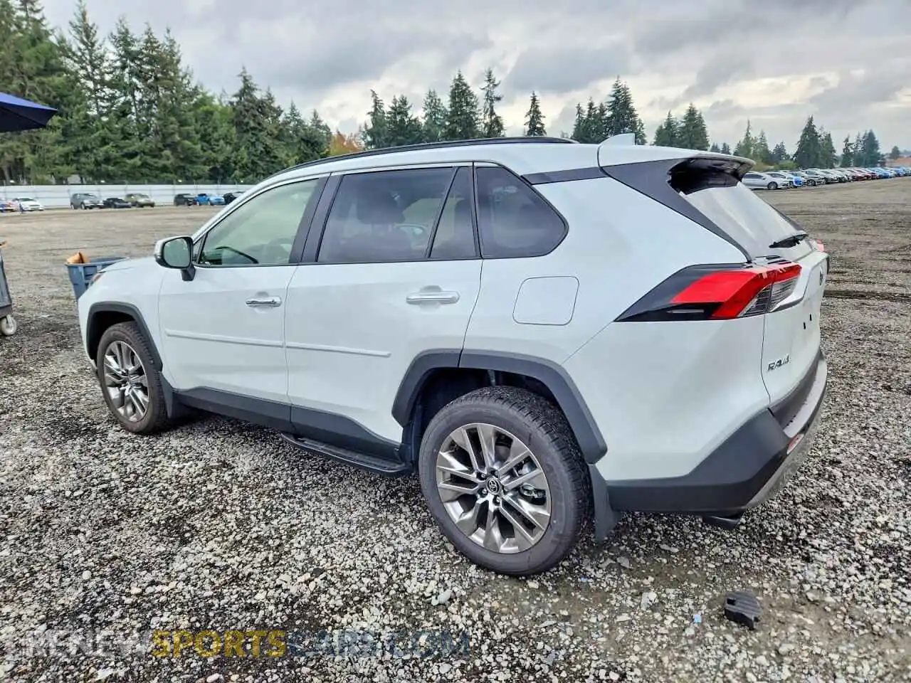 2 fotografías del automóvil dañado JTMN1RFV9SJ045686 TOYOTA RAV4 2025